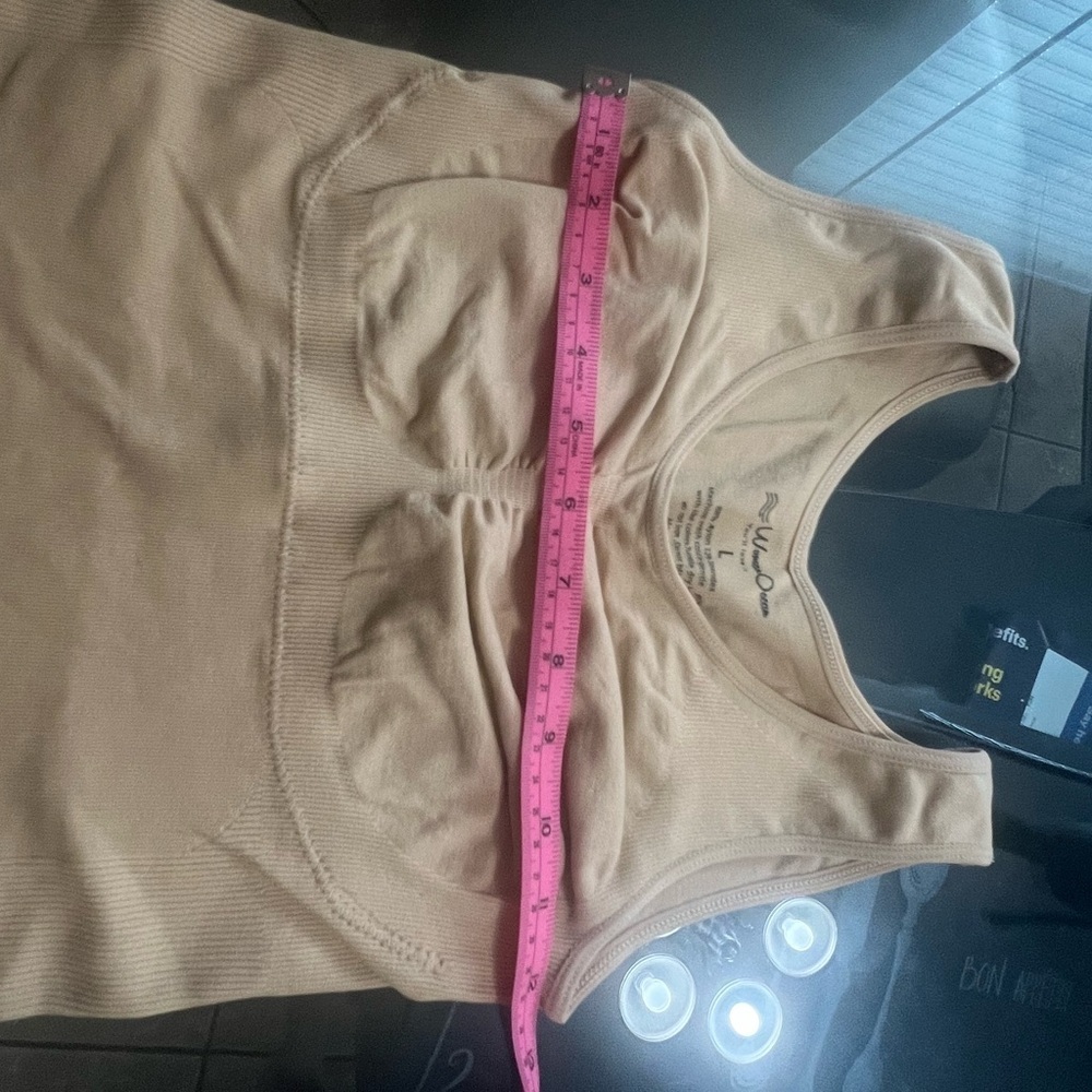 Beige Sleeveless Top
Caja 8 - Picture 2 of 2